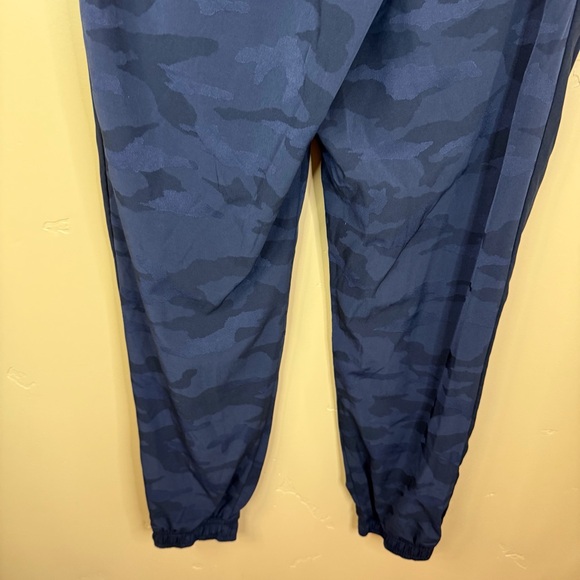 Athleta Brooklyn Textured Jogger Blue Black‎ Camo Size 4 Stretch Outdoor Active - Picture 8 of 10